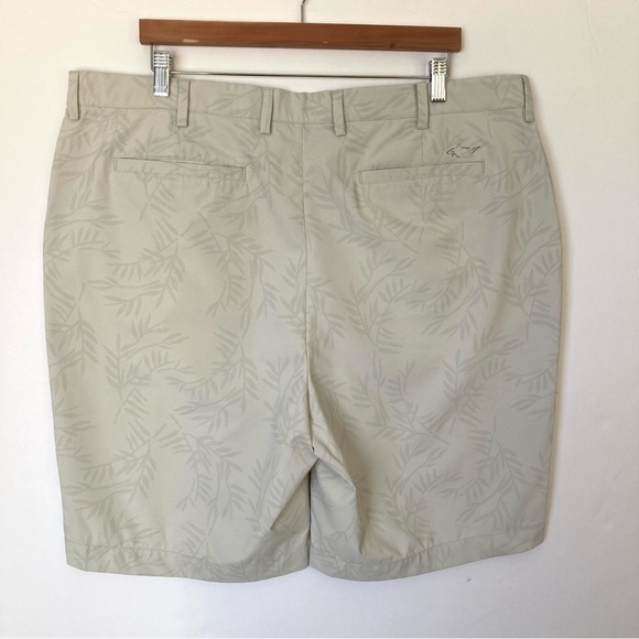 Greg Norman Golf Shorts Size 42 Leaves Botanical - Picture 2 of 6